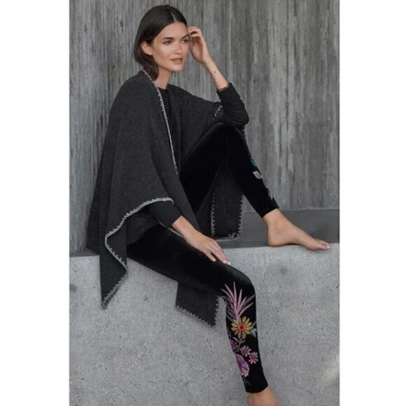New Johnny Was Tiarei Stretch Velvet Floral Embroidery Black Leggings NWT XXS - Picture 3 of 15